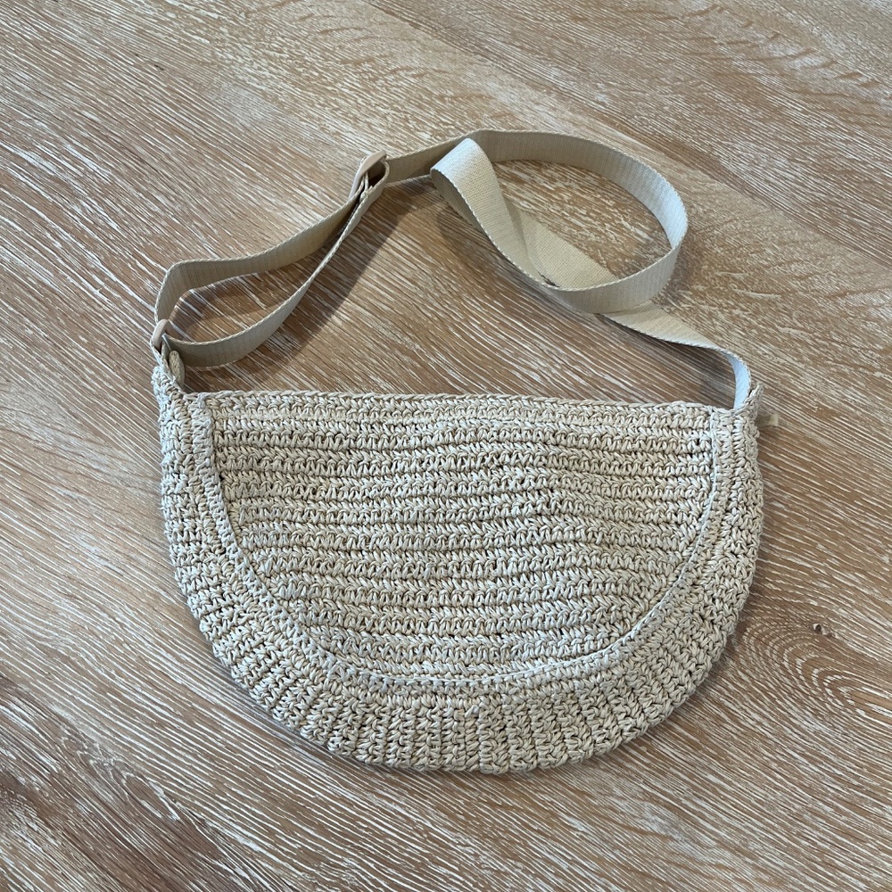Uniqlo Round Crochet Woven Crossbody Shoulder Strap Bag in Natural